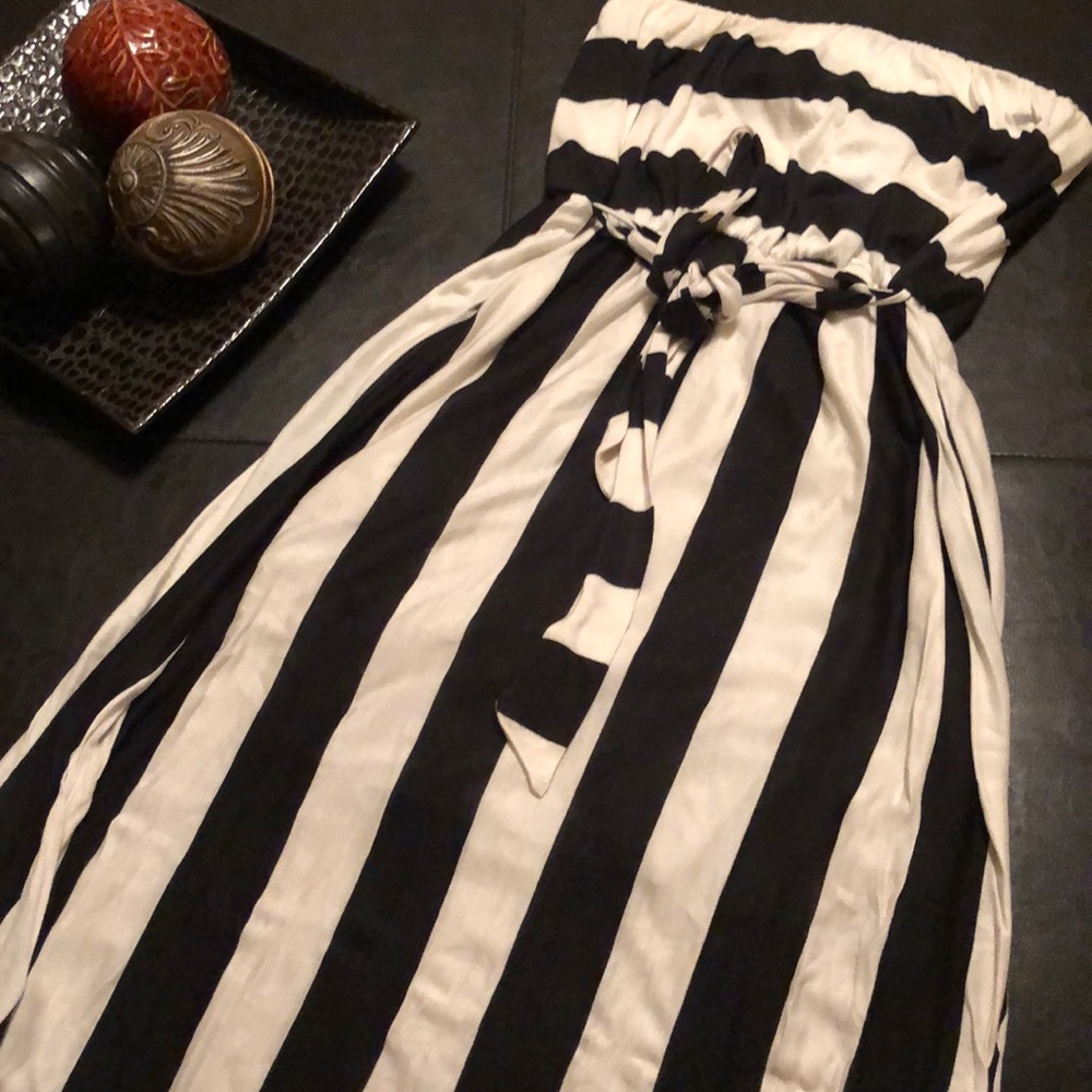 🖤🖤🖤Black & off-white striped maxi🖤🖤🖤